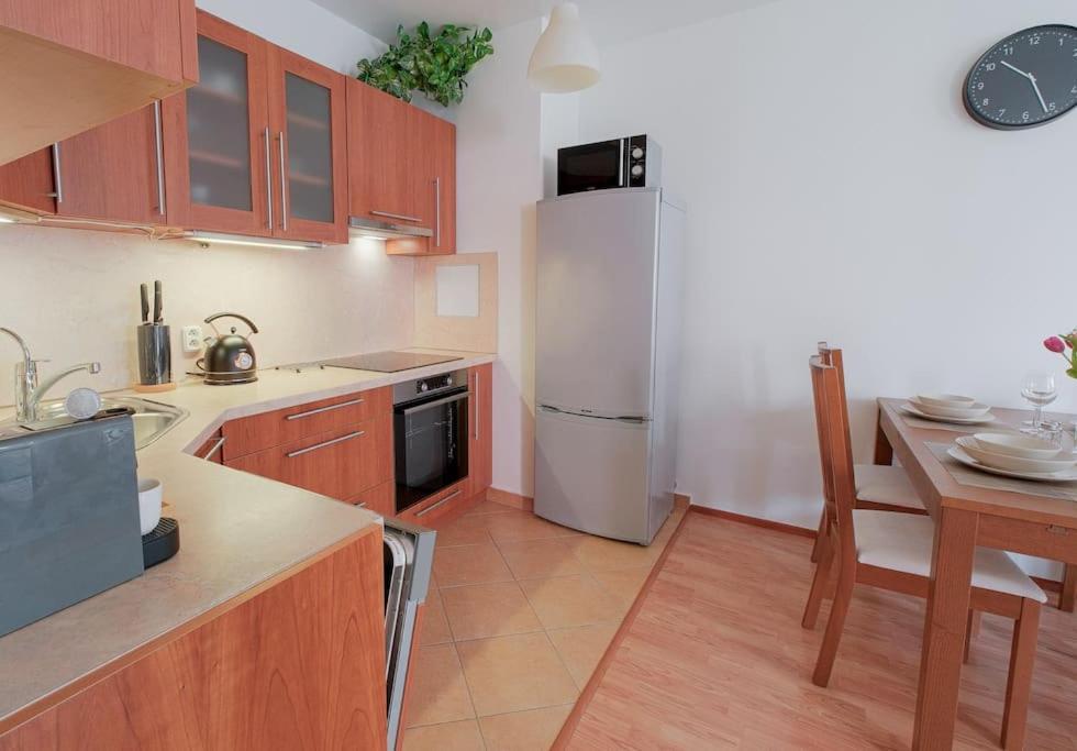 Apartman U Metra, 4 Hoste, Parking Free, Blizko O2 Arena ปราก ภายนอก รูปภาพ